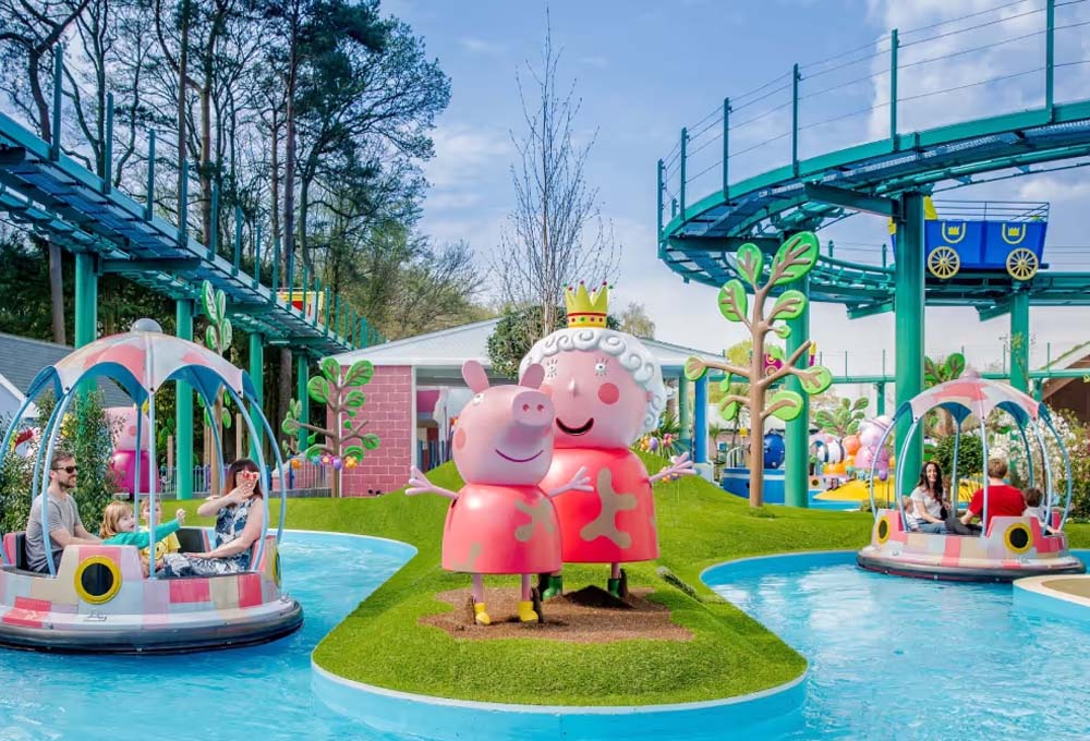 Families enjoying Grampy Rabbit’s Sailing Club ride in Peppa Pig World at Paultons Park