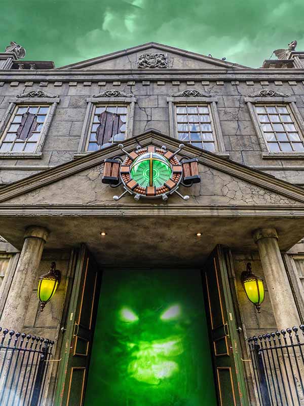 Ghostly Manor haunted mansion entrance with glowing green spirit at Paultons Park