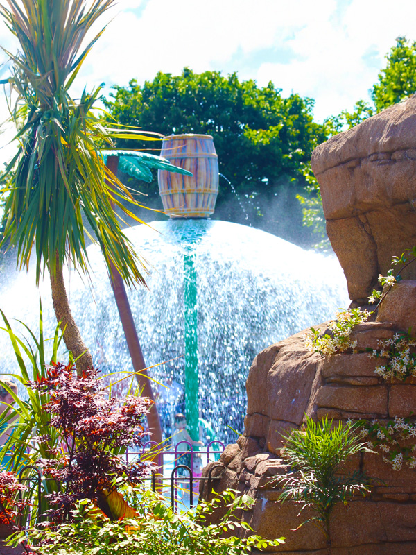 Water barrel tipping over in Water Kingdom Splash Park at Paultons Park