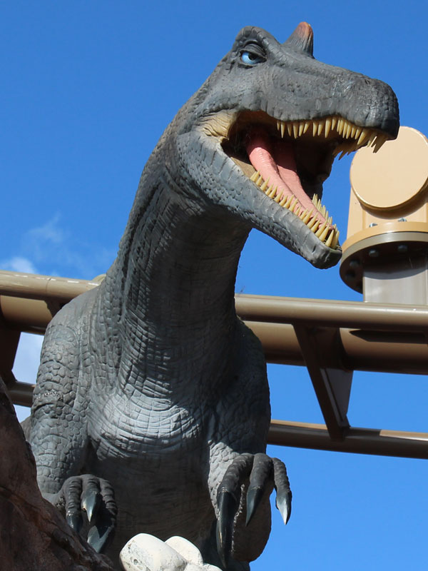 Roaring dinosaur statue at Pre-Historic Dinosaurs in Paultons Park