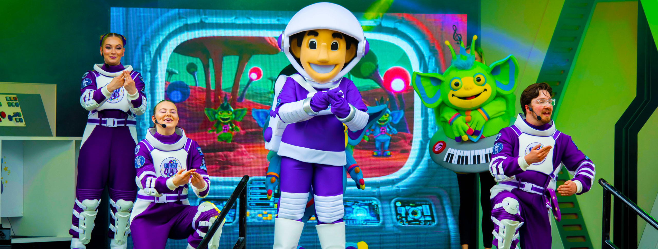 Blast Off and Space Cadets live show at Paultons Park